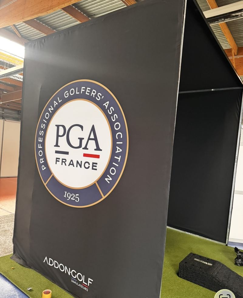 Cage de simulateur aux couleurs de la PGA France