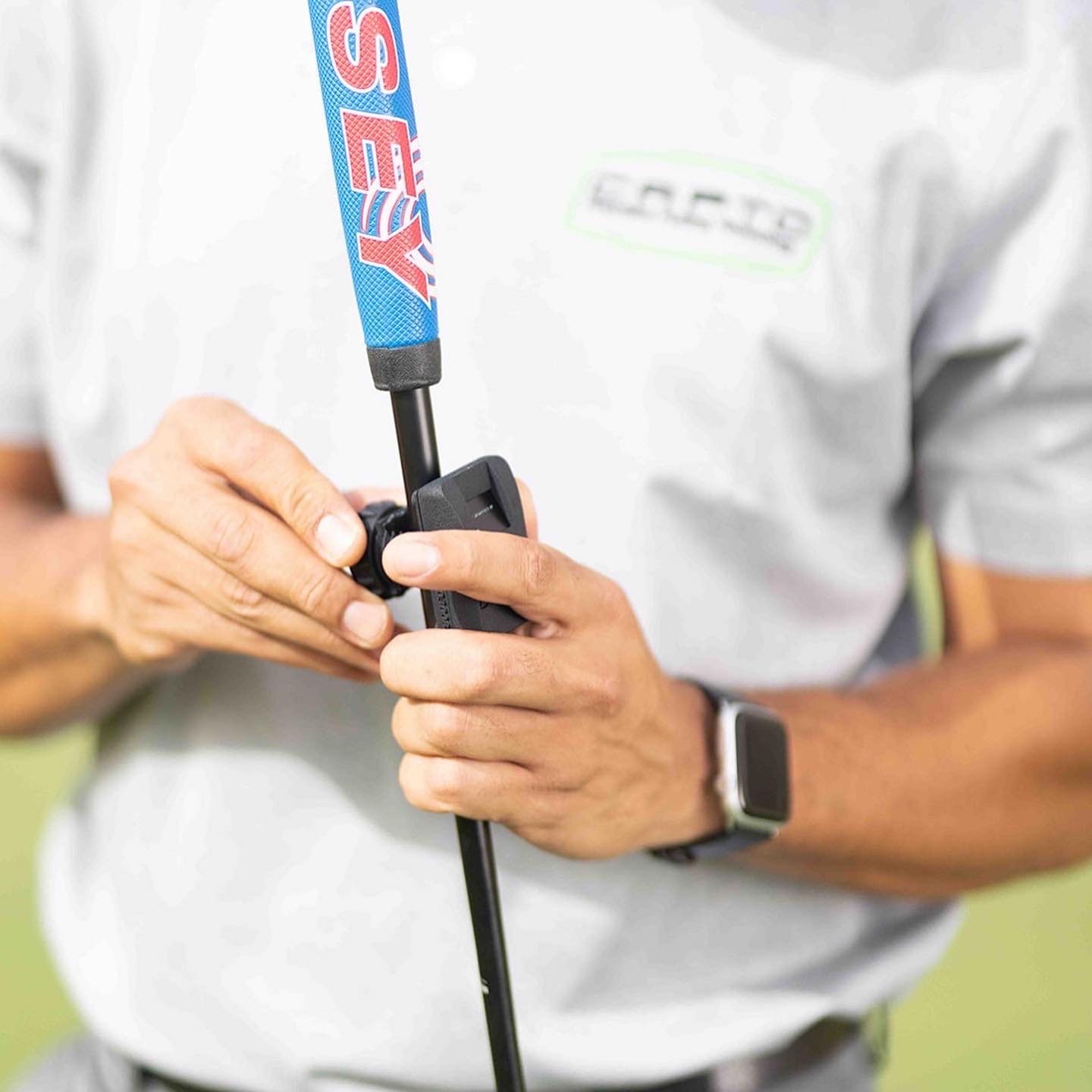 Le capteur CAPTO sur le manche d&rsquo;un putter