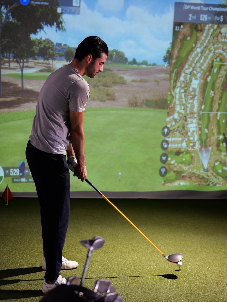 Driver au tee sur le simulateur du G.Spot